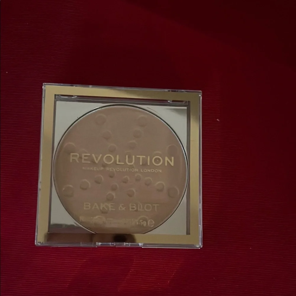 Revolution Makeup Bake & Blot Powder Set